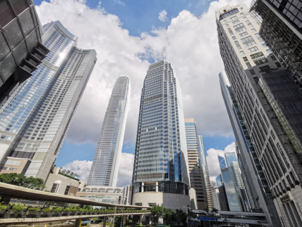 港股异动 | 莎莎国际(00178)尾盘涨超6% 内地关店转向线上渠道 全年纯利跃升至2亿港元左右