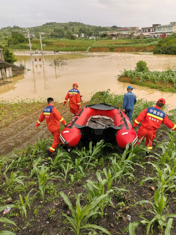 南方电网毕节黔西供电局：红蓝同心战暴雨 携手攻坚保供电