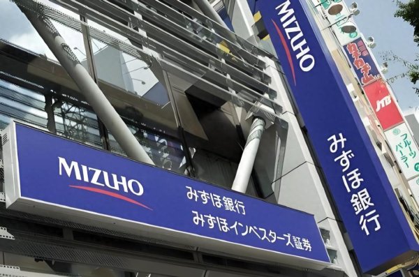 头部银行将5000名办公室白领转岗为sale!
